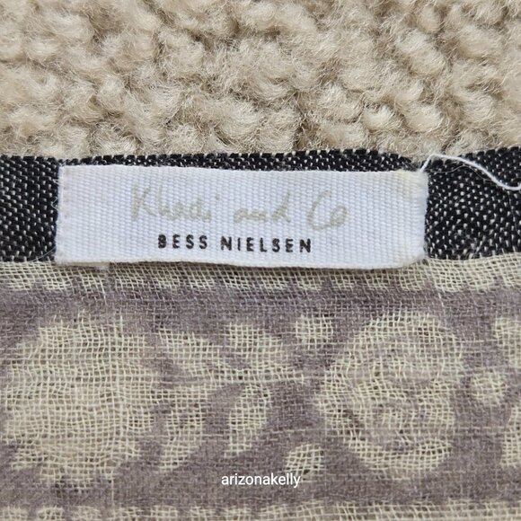 Kadhi and Co. Wool Scarf Lightweight *SMALL HOLE* - Picture 14 of 16